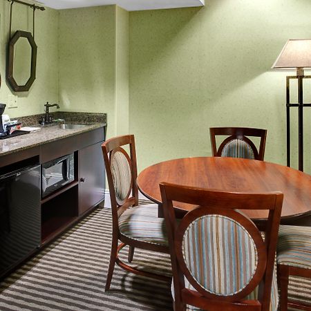 Holiday Inn Express Hotel & Suites Atlanta Buckhead By Ihg Екстер'єр фото