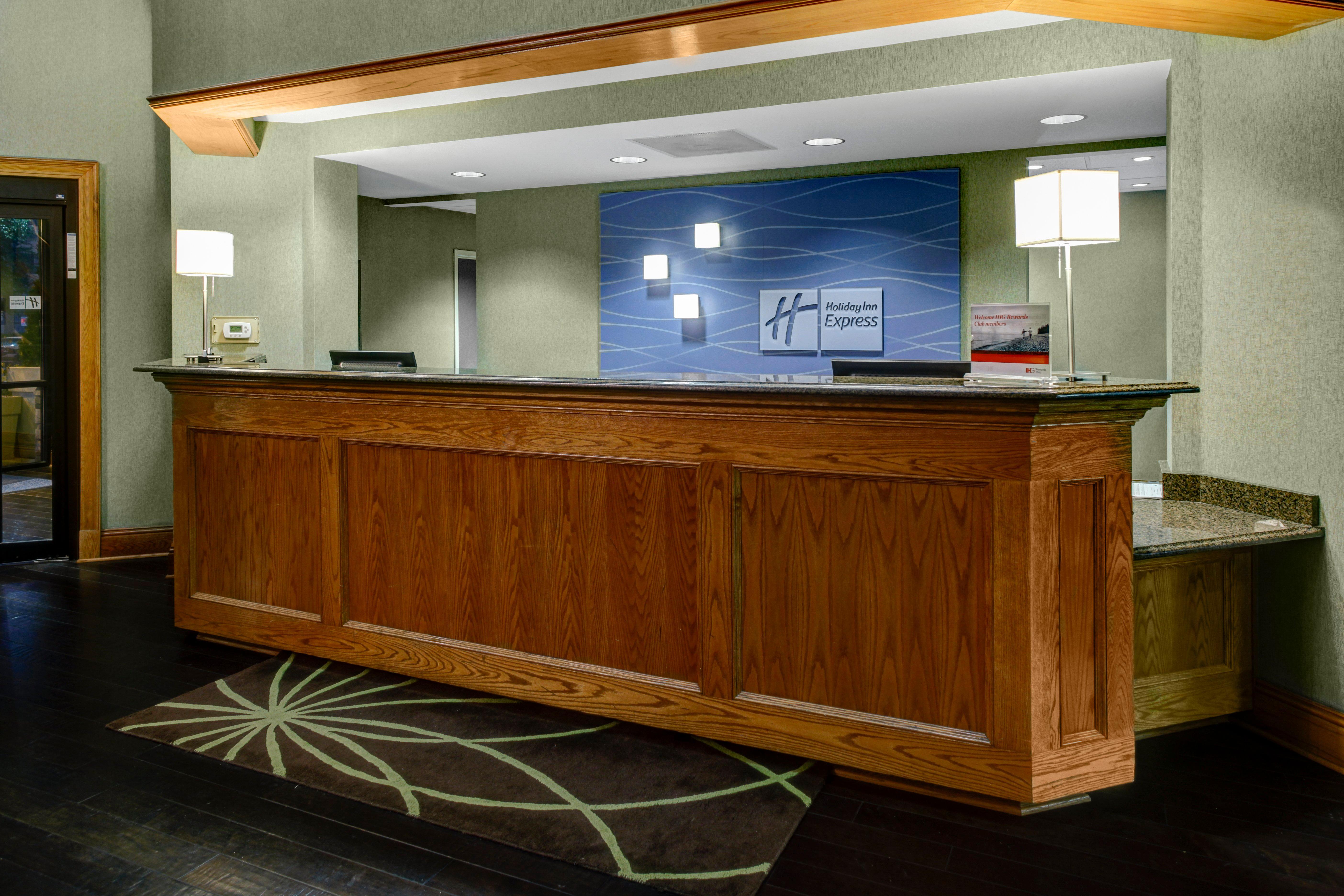 Holiday Inn Express Hotel & Suites Atlanta Buckhead By Ihg Екстер'єр фото