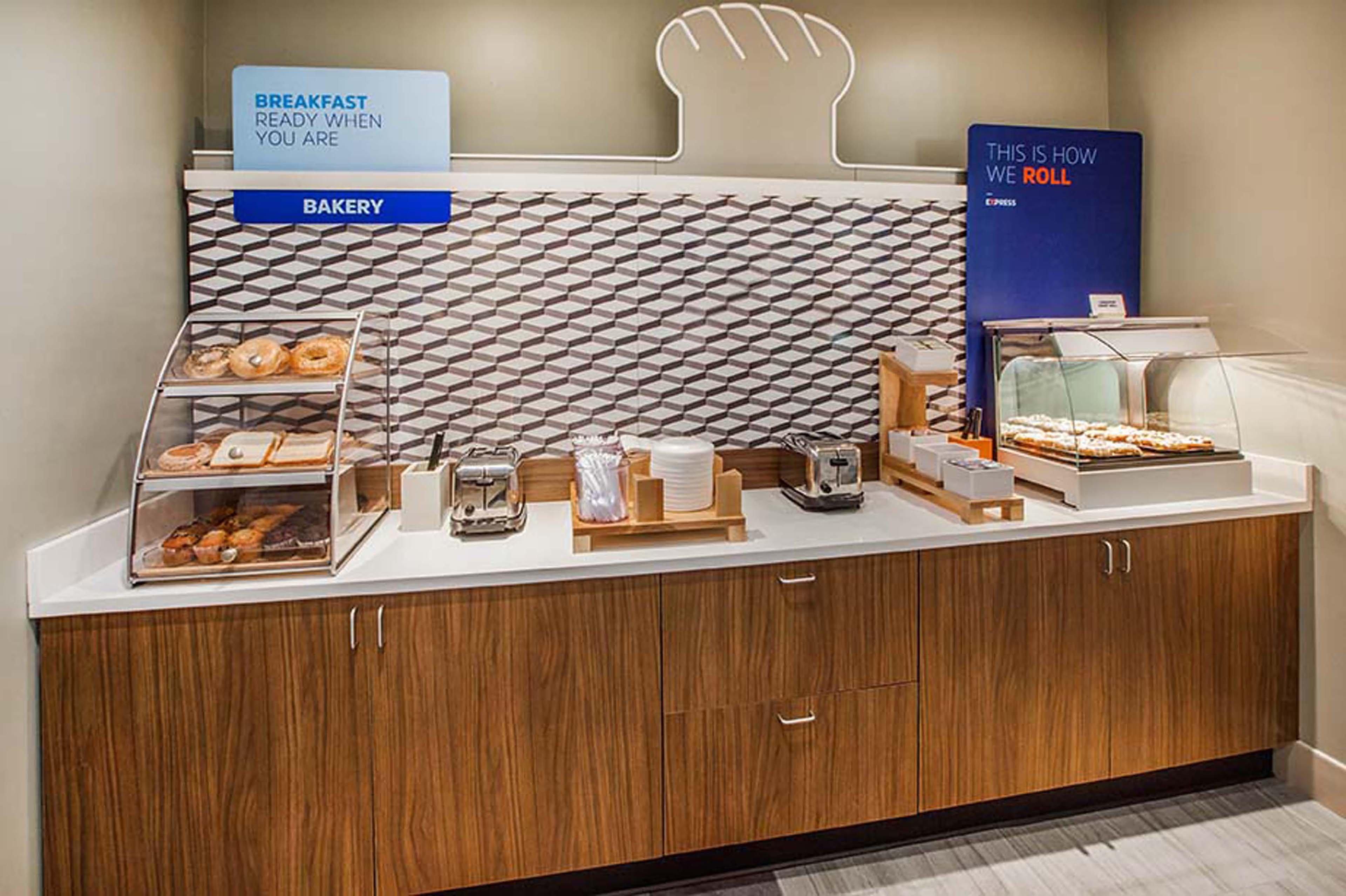 Holiday Inn Express Hotel & Suites Atlanta Buckhead By Ihg Екстер'єр фото