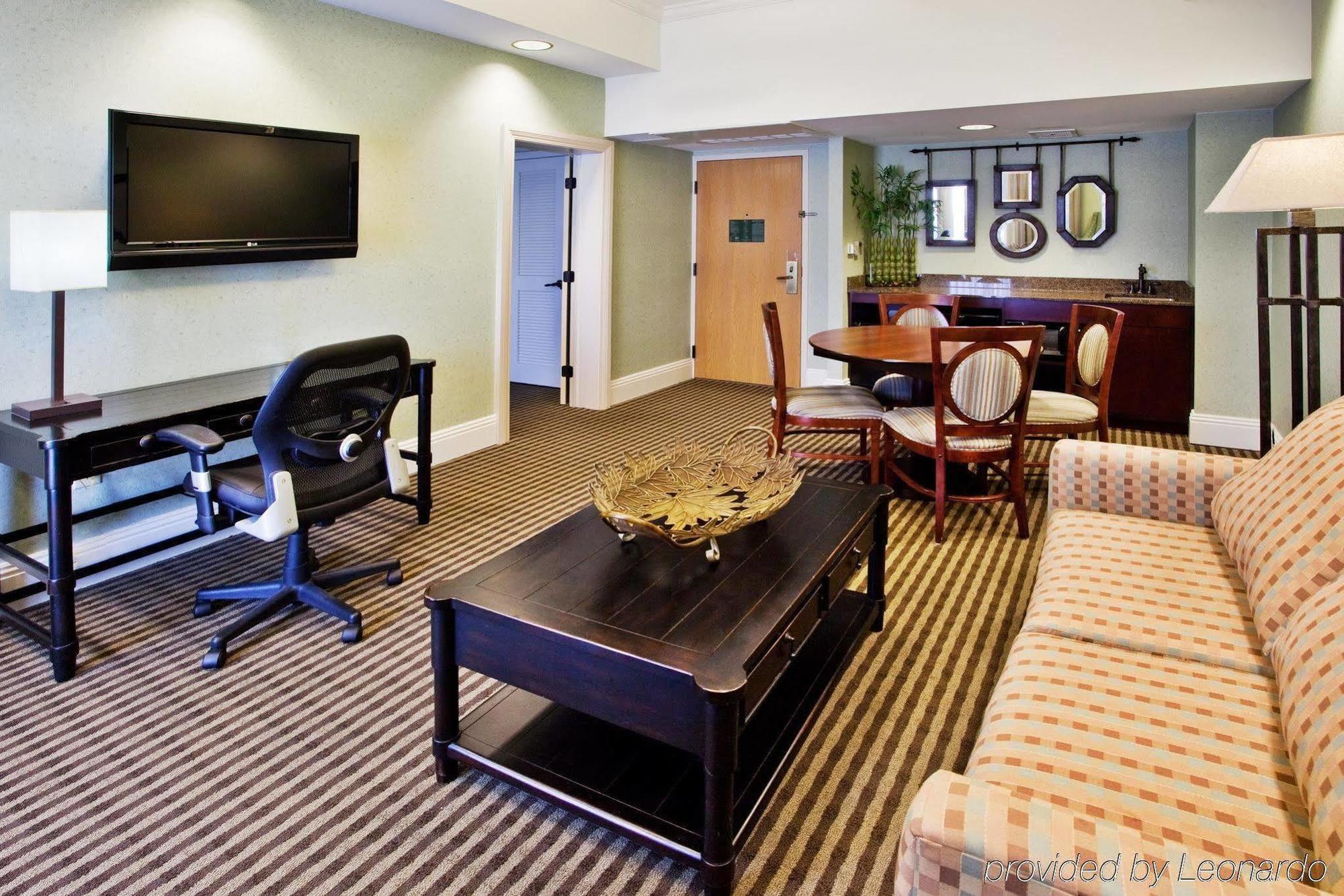 Holiday Inn Express Hotel & Suites Atlanta Buckhead By Ihg Екстер'єр фото